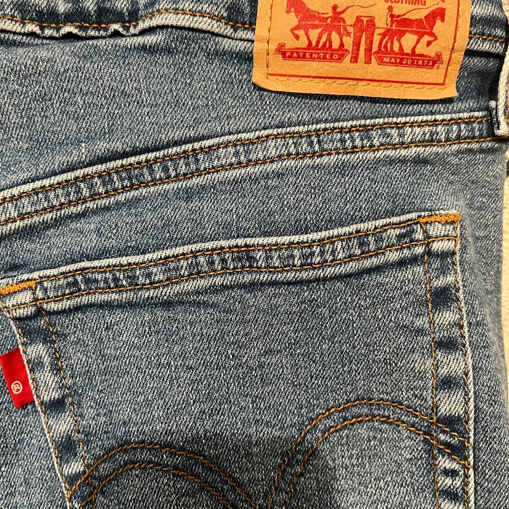 Womens Levis Iconic Wedgie Straight jeans, size 32